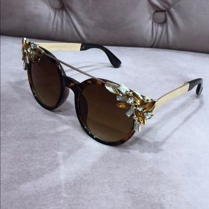 Studded Women’s Shades